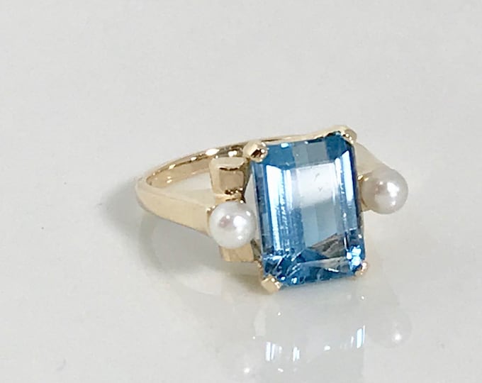 Vintage Blue Topaz Ring in Yellow Gold with a Pearl Accent, Birthstone Jewelry for November Birthdays