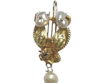Antique 10 Karat Yellow and Rose Gold Pendant Featuring a Nature Design with Pearls