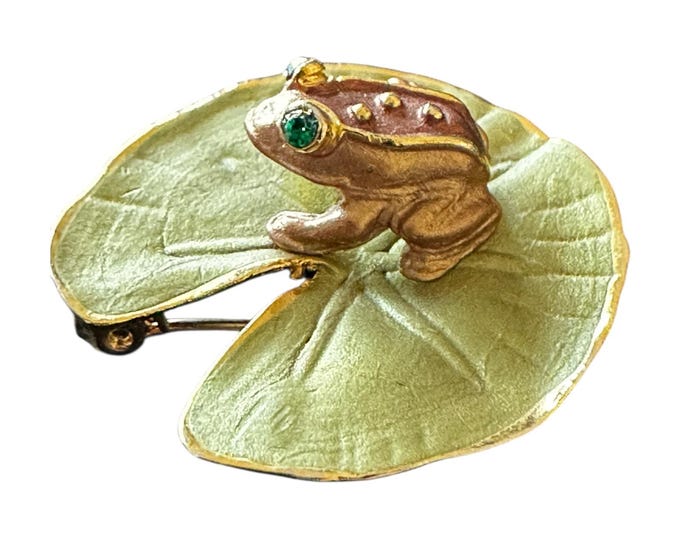 Vintage Frog Pin on Lily Pad – Green Enamel & Gold Tone Costume Brooch with Green Eyes
