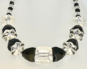 Vintage Art Deco Glass Necklace: Black & Clear Zig-Zag Beads