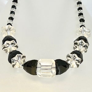 Vintage Art Deco Glass Necklace: Black & Clear Zig-Zag Beads