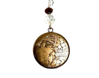 Vintage Glamour: Gold Filled Locket Suspended from a Stunning Gold Tone Circle Chain