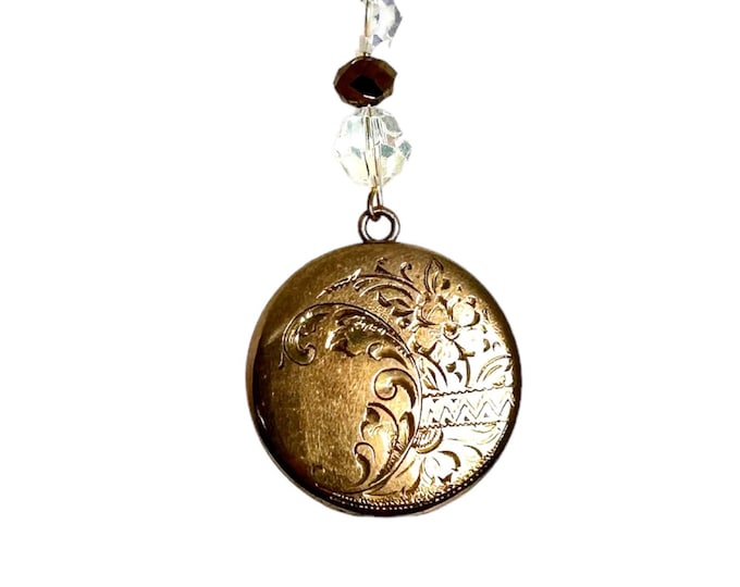 Vintage Glamour: Gold Filled Locket Suspended from a Stunning Gold Tone Circle Chain