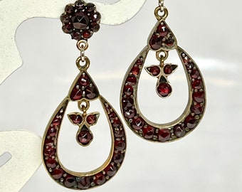 Antique Garnet Pierced Dangle Earrings, Vintage Garnet Earrings, Pierced Earrings, Dangle Earrings, Antique Earrings, Vintage Earrings