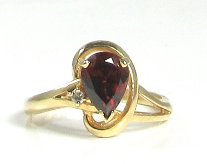 Garnet and Diamond Ring, Pear Shaped Garnet Ring, Vintage Garnet Ring, Yellow Gold Garnet Ring, January Birthstone Ring