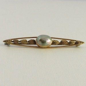 Antique 10k Yellow Gold Mabe Pearl Bar Pin: Early 1900s