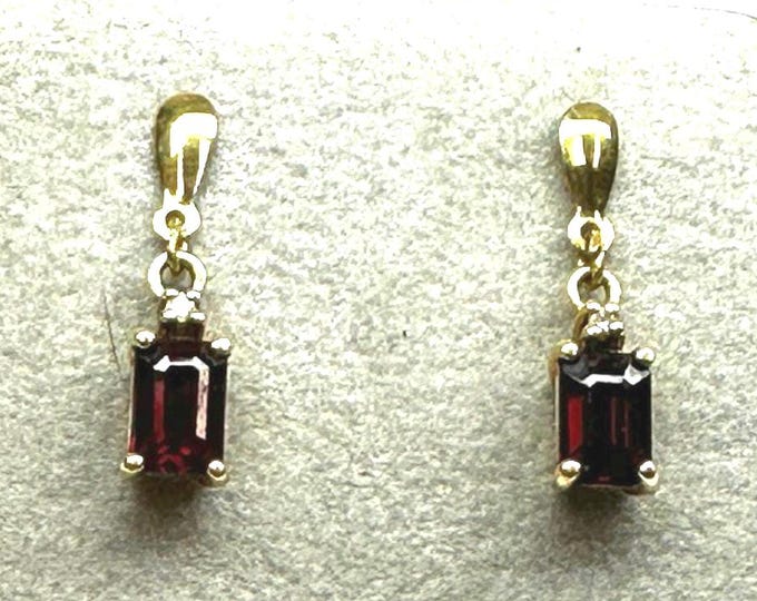 Vintage 14 Karat Yellow Gold Emerald Cut Garnet Earrings