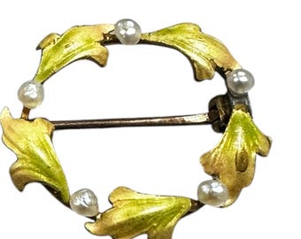 Delicate 10 Karat Yellow Gold Enamel Seed Pearl Wreath Pin/Brooch