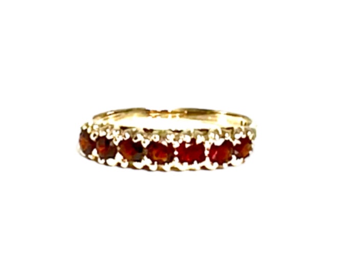 Charming Vintage Appeal: 14K Yellow Gold Garnet Stacking Ring