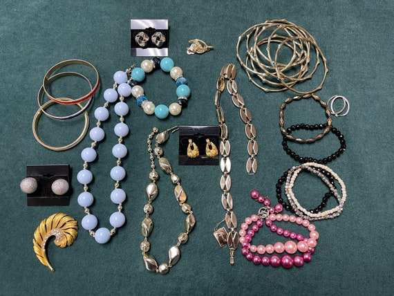 Bag Lot of Assorted Costume Jewelry, Jewelry Piec… - image 1