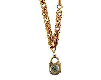 Cute and Fun Vintage Lightweight Gold Tone Bracelet with a Gold Tone Compass Charm