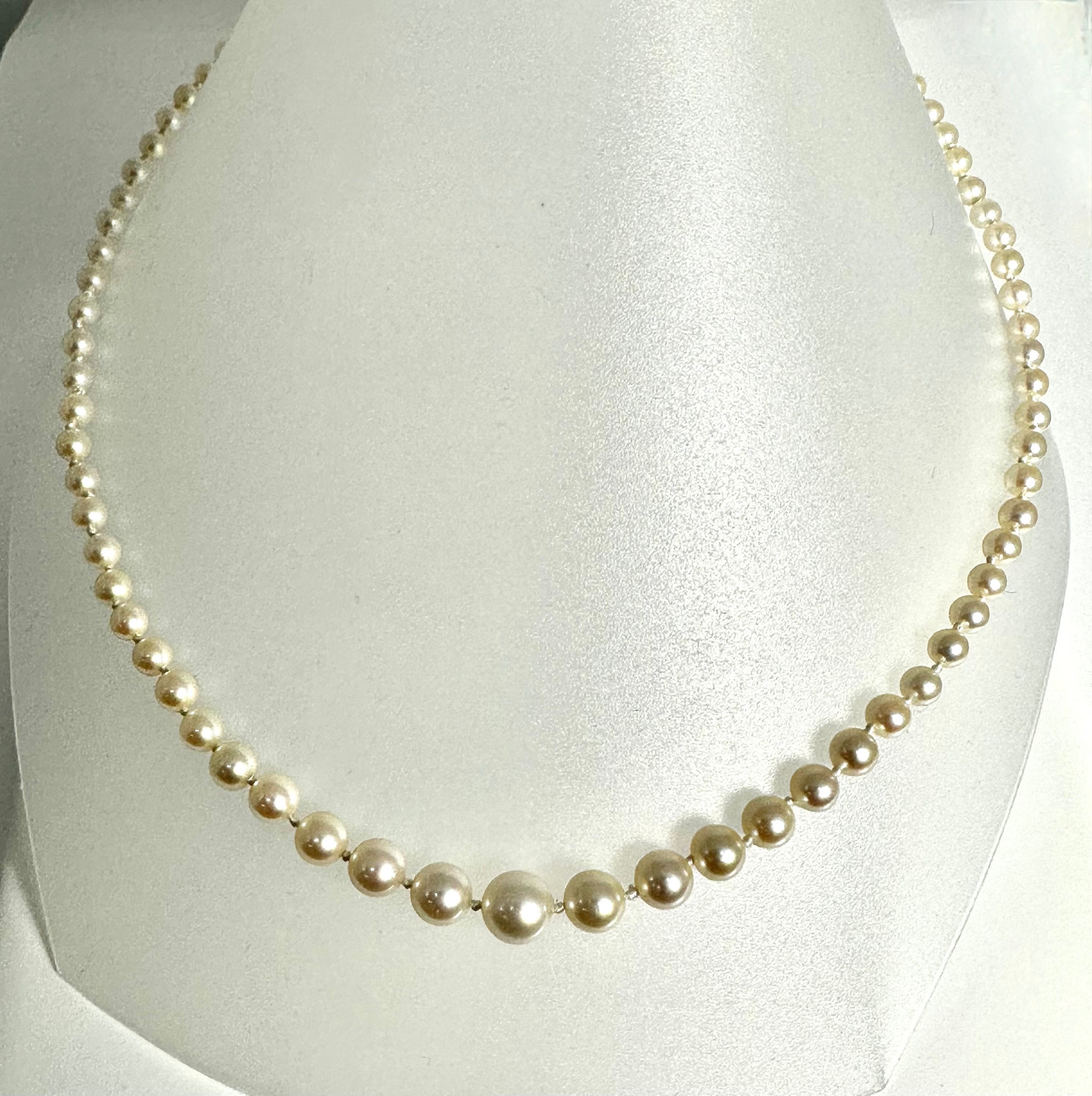 Vintage 1960s Single Strand Cultured Pearl and Emerald Clasp White Gold  Necklace For Sale at 1stDibs