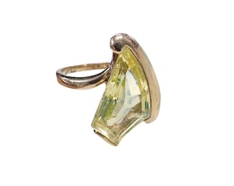 J.J. White 10K Yellow Gold Modernist Ring, Faceted Pale Green Glass Stone