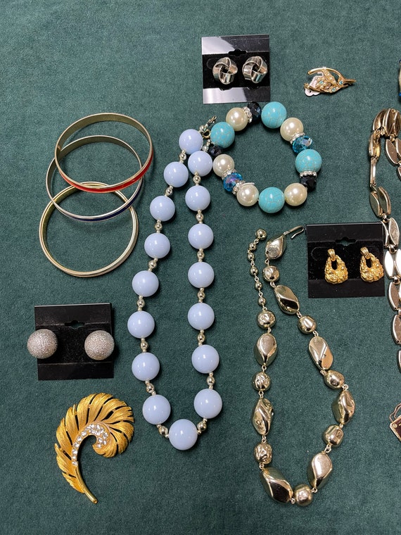 Bag Lot of Assorted Costume Jewelry, Jewelry Piec… - image 8