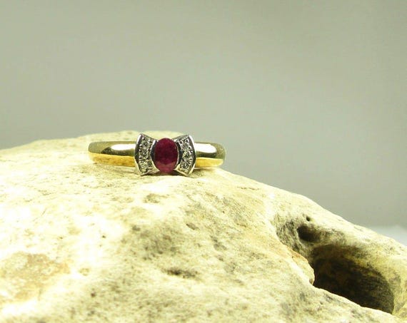 18K Gold Estate Ruby and Diamond Ring - Size 7.25 - image 2