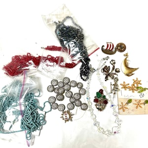 Bolsa mixta de piezas de joyería, cuentas y piezas para combinar - Lote de manualidades DIY