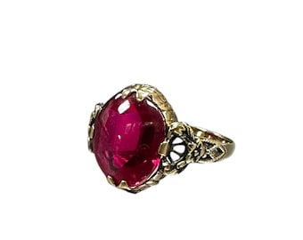Antique 10K Yellow Gold Filigree Ring with a Created Ruby Cabochon - Vintage Jewelry