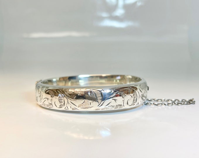 Hallmarked Sterling Silver Bangle: Chester England, 1955