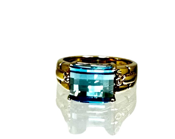 Stunning 14 Karat Yellow Gold Ring Set with a Blue Topaz with Checkerboard Faceting