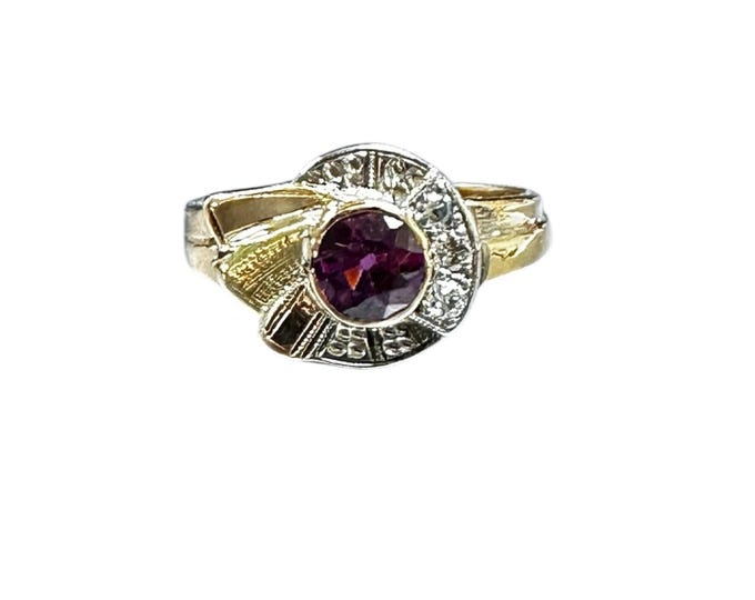 Retro Diamond and Garnet Ring in Gold Setting
