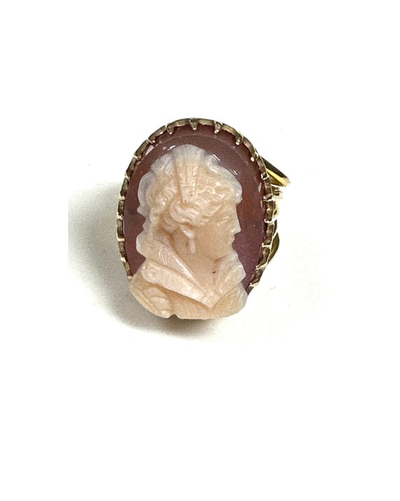 14K Yellow Gold Cameo Ring - Split Shank Stone Cameo