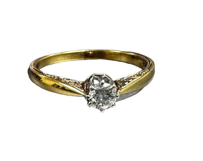 Sophisticated Yellow Gold Engagement Ring with Transitional Cut Diamond