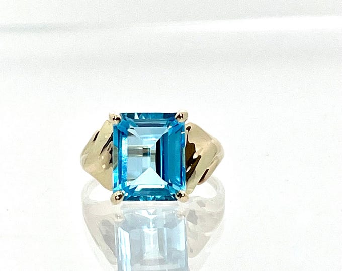 Vintage 10 Karat Yellow Gold Blue Topaz Ring, Blue Topaz Ring, Vintage Blue Topaz Ring