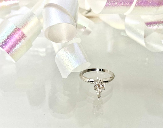 Vintage White Gold Pear Shaped Diamond Engagement… - image 7