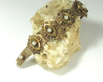 Vintage 1940s Faux Pearl Gold Tone Statement Bracelet