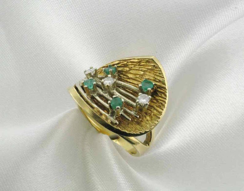 Emerald and Diamond Cocktail Ring 1960's Cocktail Ring Emerald and Diamond Right Hand Ring Emerald Ring Diamond Ring image 2