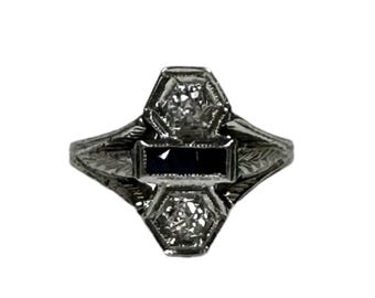 Elegant 20 Karat White Gold Art Deco Ring with Diamonds and Sapphires