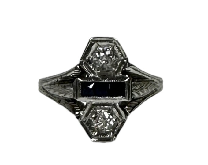 Elegant 20 Karat White Gold Art Deco Ring with Diamonds and Sapphires
