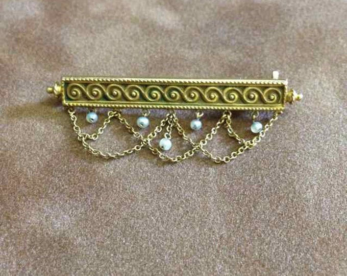 Edwardian Seed Pearl Bar Pin with Decorative Chains in 14 Karat Yellow Gold