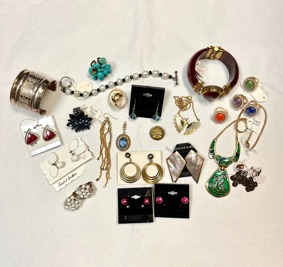 4000 Piece Costume Jewelry collection 50 cents/piece : r/Flipping