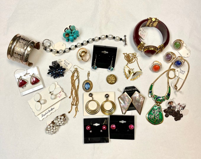 Bag Lot of Miscellaneous Vintage Costume Jewelry, Vintage Rings, Vintage Earrings, Jewelry Pieces, Vintage Costume Bracelet