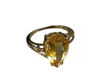 Vintage 10K Yellow Gold Citrine Ring - Pear Shaped Gemstone Jewelry