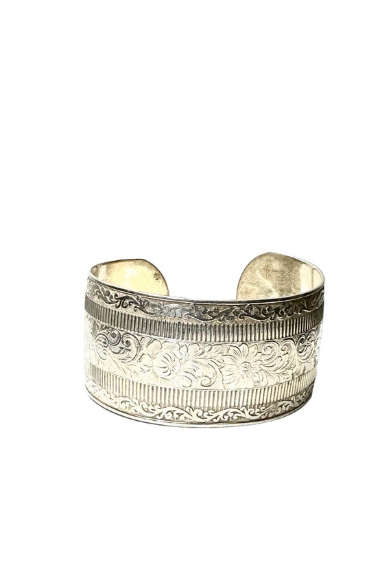 Feminine Vintage Sterling Silver Bracelet with Int