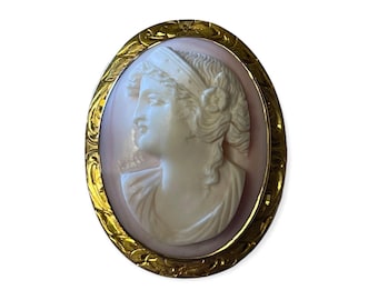 Antique Pink Conch Shell Cameo Brooch: 10k Yellow Gold Pendant