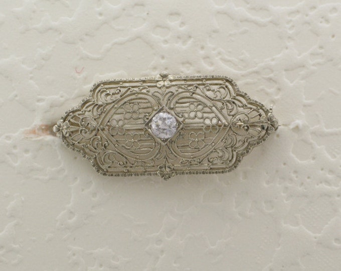 Ladies 10 Karat White Gold Filigree Pin