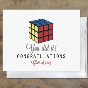 Carte d'obtention du diplôme universitaire. Carte de félicitations pour diplômé. Je viens d'obtenir mon diplôme - Carte pour diplômé universitaire - Carte Rubik's Cube