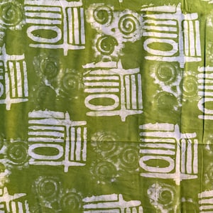 Olivgrönt vitt tribal spiral handfärgat Adire batik bomullstyg, metervara