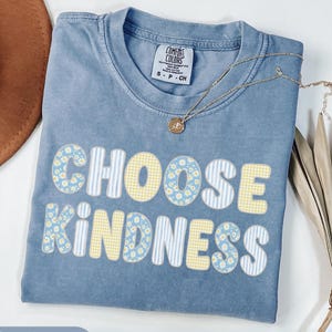 Choose Kindness Shirt Comfort Colors®, Faux Pearl Be Kind Teacher Shirt, Inspirational Daisy Tee, Positive Message Shirt, Teacher Gift Women
