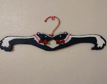 Circus Skunk Hanger