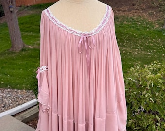 Ethereal tiered nightgown (pink)