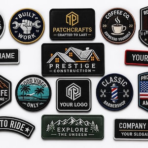 Op de afbeelding: Een verzameling van diverse geborduurde patches in ronde, rechthoekige en schildvormen. Ontwerpen bevatten bergen, een vuist met een moersleutel, een koffiekop, een vrachtwagen, een huis, palmbomen, een kapperspaal en de Amerikaanse vlag met tekst.