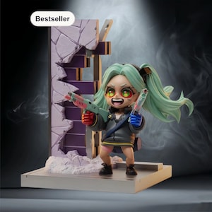 Könnte beinhalten: Figur einer Zeichentrickfigur mit grünen Haaren und zwei Pistolen, die vor einer zerbrochenen Wand steht. Die Figur trägt eine schwarze Jacke, Shorts und Stiefel. Die Waffen sind rosa und grün. Das Wort "Bestseller" steht in einem weißen Oval.