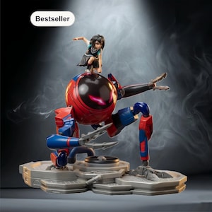 以下が含まれることがあります： 赤、青、黒のアクションフィギュア。ロボットスパイダーと小さなフィギュアが上に乗っています。フィギュアはグレーのベースにあります。「Bestseller」という単語が白い楕円の中にあります。