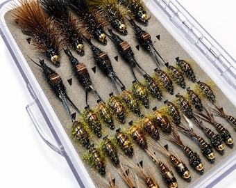 40 mosche artificiali legate a mano in scatola – Assortimento di ninfe, Scud, Pheasant Tail, Woolly Bugger, Plecottero