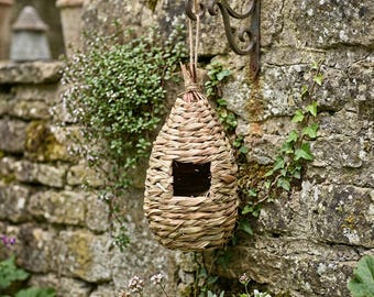 Handgewebtes Stroh-Vogelhaus-Hängenest, natürlicher Vogelschutz, Gartenvogel-Lebensraum, rustikales Vogelhausdekor im Freien