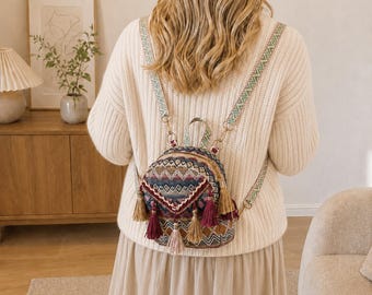 Mini mochila bohemia bordada, bolso étnico con borlas, mochila pequeña colorida, bandolera de viaje